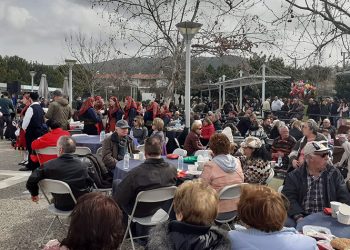 Κούλουμα στη Νέα Ερυθραία: Το κέφι στα… ύψη με μουσική και εδέσματα