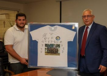 «Μαρούσι Αθλητικός Σύλλογος»: Τίμησε συμβολικά τον δήμαρχο Θ. Αμπατζόγλου