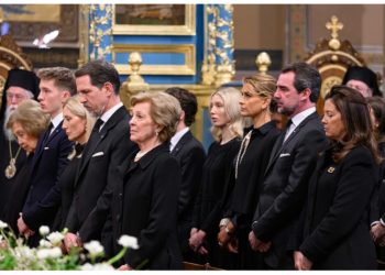 Τελέστηκε το μνημόσυνο του τέως βασιλιά Κωνσταντίνου στη Μητρόπολη