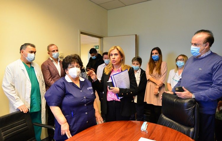 H Ζ. Ράπτη επισκέφτηκε το Γενικό Ογκολογικό Νοσοκομείο Κηφισιάς «Οι Άγιοι Ανάργυροι»