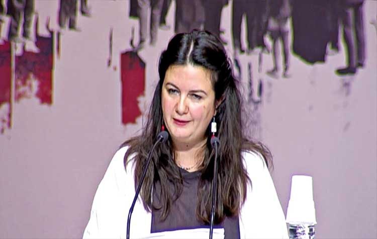 Τι περιμένεις πια;