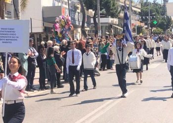 Παρέλαση 25ης Μαρτίου: «Πλημμύρισε» από νιάτα η πόλη