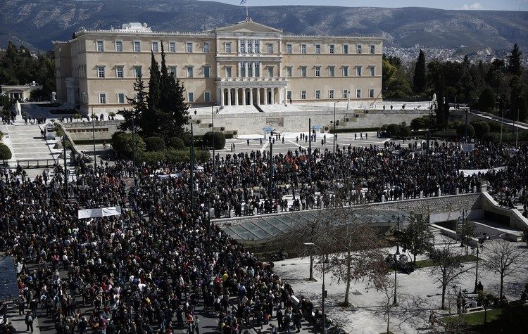 Τραγωδία στα Τέμπη: Ολοκληρώθηκαν οι μαζικές κινητοποιήσεις σε πλατεία Κλαυθμώνος και Προπύλαια