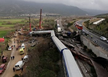 Θλίψη στην πόλη και συλλυπητήρια μηνύματα για το δυστύχημα στα Τέμπη