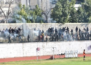 Επεισόδια στον αγώνα Χολαργός-Ηλυσιακός – «Πυρά» ΚΚΕ στην ΕΛ.ΑΣ.