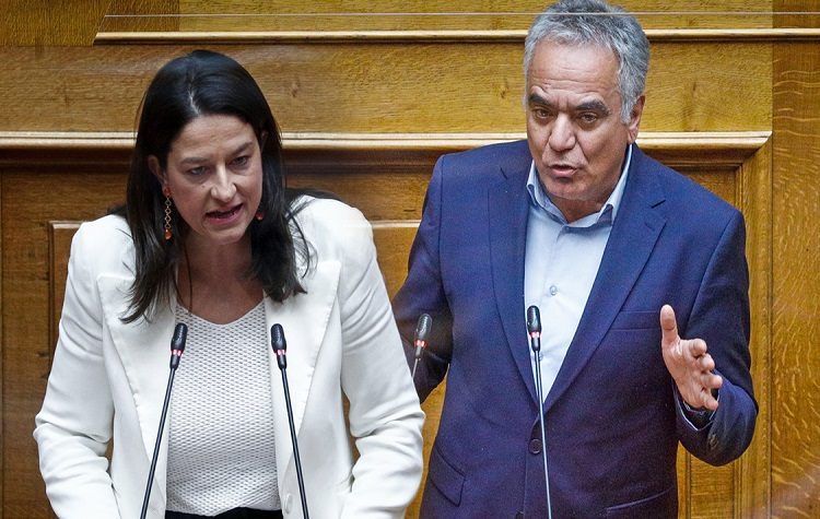 Πυρά Σκουρλέτη κατά Κεραμέως για τις αποβολές μαθητών στο 2ο Λύκειο