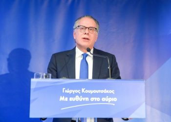 Παρουσία πλήθους πολιτικών του φίλων, ο Γιώργος Κουμουτσάκος έκοψε την πίτα του