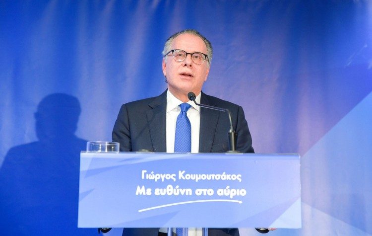 Παρουσία πλήθους πολιτικών του φίλων, ο Γιώργος Κουμουτσάκος έκοψε την πίτα του