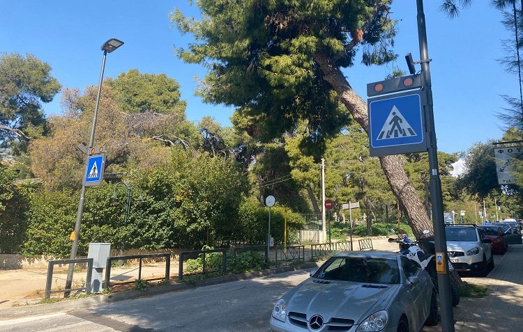 «Έξυπνη» διάβαση και 6 φωτιζόμενες πινακίδες στον Δήμο