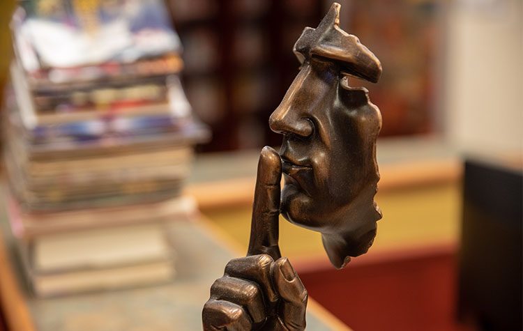 Σιωπή επιτέλους!