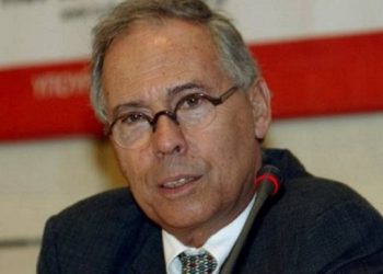 Πέθανε ο καθηγητής Σπύρος Σημίτης