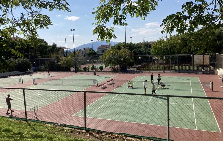 Αναστέλλεται η λειτουργία των δημοτικών γηπέδων τένις στα Μελίσσια