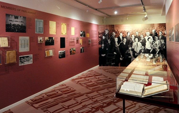 Στον Χολαργό η έκθεση της Βουλής για την ιστορία του Κοινοβουλευτισμού