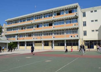 Ένωση Γονέων Αμαρουσίου για 2ο ΓΕΛ: «Ζήλεψαν οι σοβάδες τα παράθυρα…»