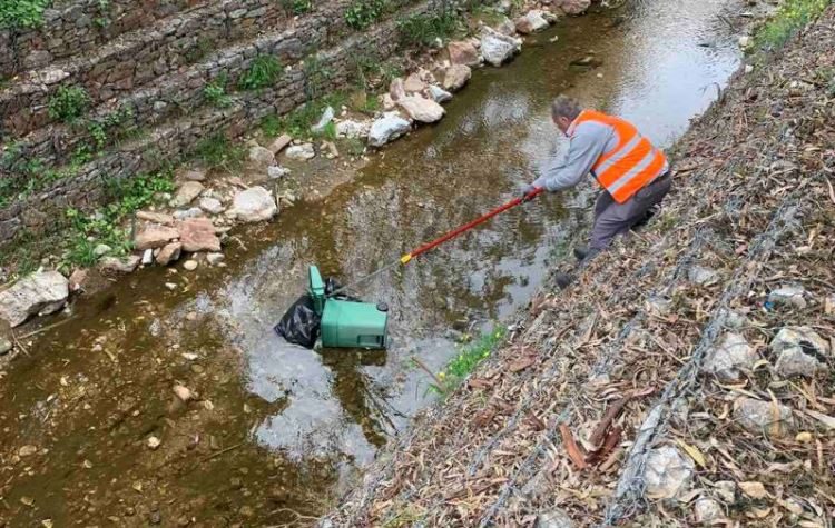 Καθαρισμοί ρεμάτων από την Περιφέρεια στους Δήμους Πεντέλης και Χαλανδρίου