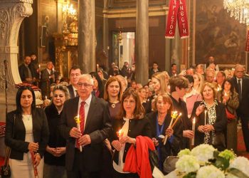 Στην Ιερά Ακολουθία της Αναστάσεως στον Ι.Ν. Κοιμήσεως Θεοτόκου ο Θεόδωρος Αμπατζόγλου