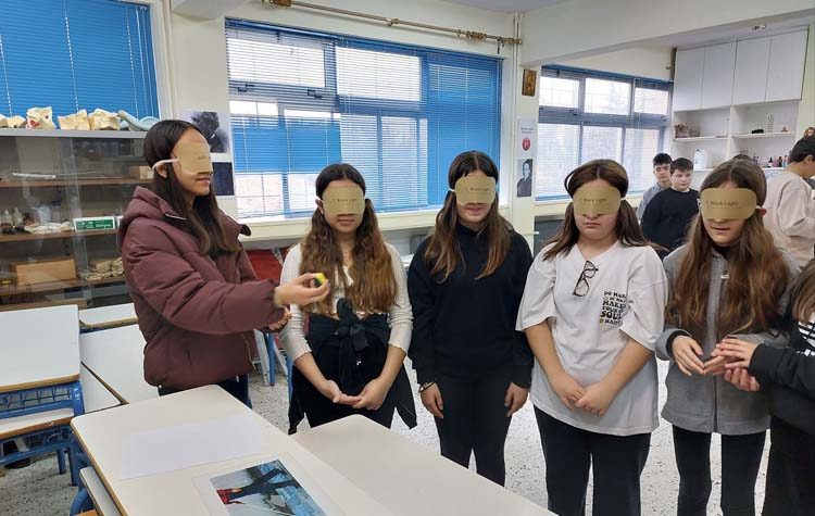 «Μαθαίνω χωρίς να βλέπω»: Δράση σε σχολεία της Αττικής