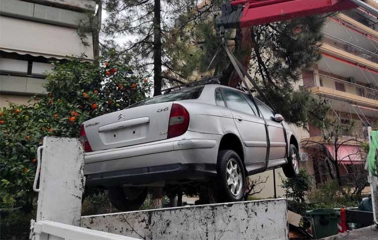 Απόσυρση 180 εγκαταλελειμμένων αυτοκινήτων την τελευταία τριετία