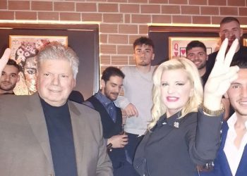 Στα επινίκια του Α.Ο. Πεύκης για την άνοδο στην Α΄ ΕΠΣΑ η Μαρίνα Πατούλη - Σταυράκη