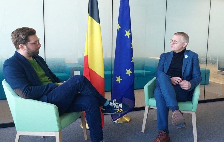 Με τον Βέλγο υπουργό Κινητικότητας συναντήθηκε ο συνεπικεφαλής του Πράσινο & Μωβ