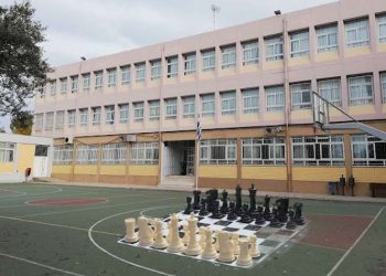 Σκάκι γίγας στο προαύλιο του 1ου Γυμνασίου