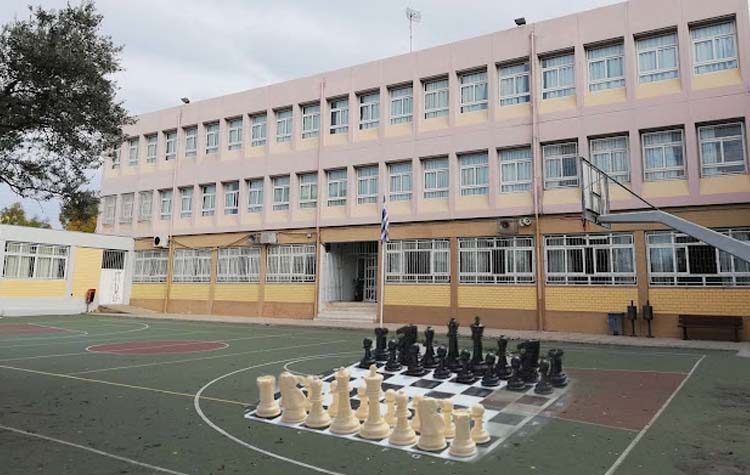 Σκάκι γίγας στο προαύλιο του 1ου Γυμνασίου