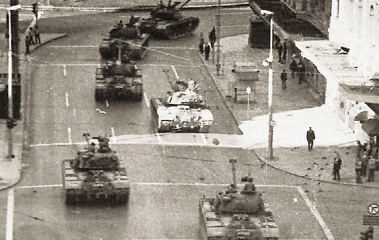 Ανακοίνωση του ΚΚΕ για τα 56 χρόνια από την επιβολή της δικτατορίας