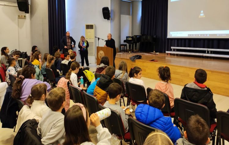 Μάθημα για την προστασία των αδέσποτων ζώων στα παιδιά