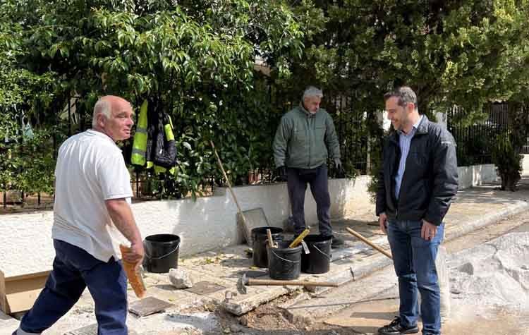 Αυτοψία δημάρχου σε οδούς όπου πραγματοποιούνται εργασίες αποκατάστασης φθορών