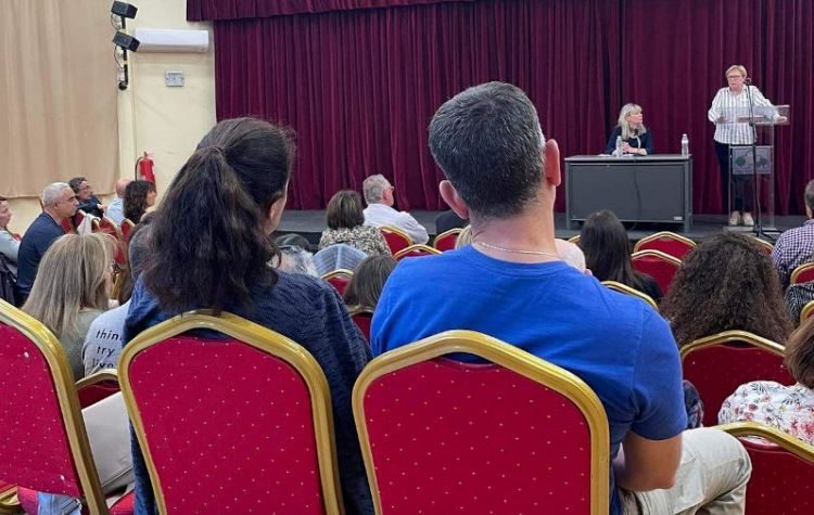 Συζήτηση απαντήσεων… επαγγελματικoύ προσανατολισμού από τον Δήμο