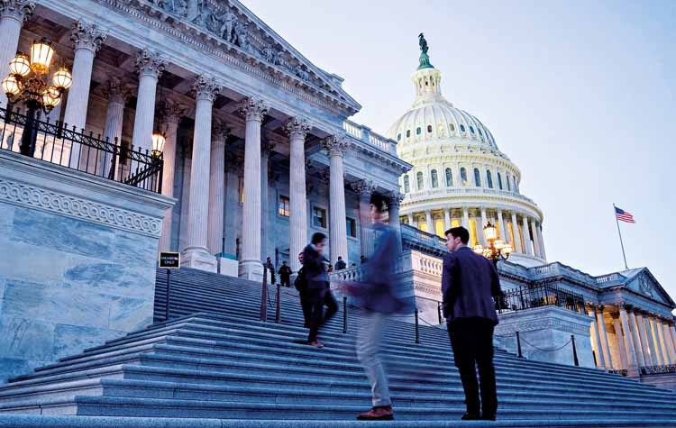 ΗΠΑ: Σε τεντωμένο σχοινί η οικονομία