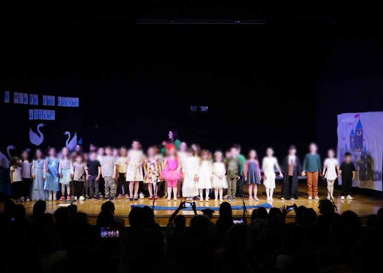 Με θεατρικά δρώμενα ξεκίνησαν οι εκδηλώσεις των Καλλιτεχνικών Τμημάτων του Δήμου