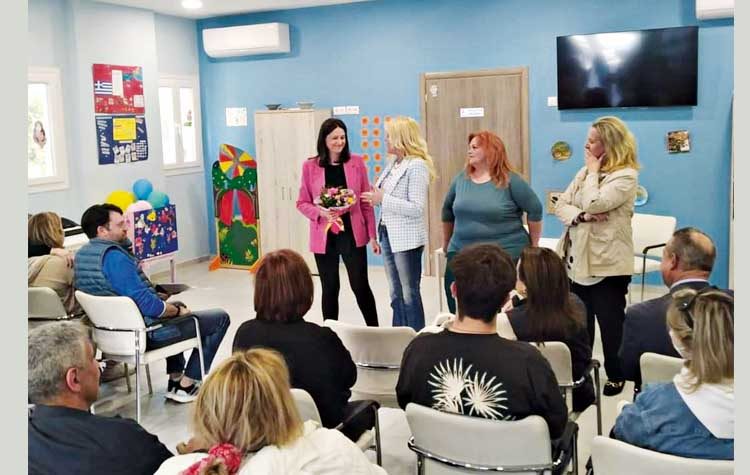 Επίσκεψη Κεραμέως στο ΚΔΑΠ ΜΕΑ ΠΡΟΣΒΑΣΗ Μεταμόρφωσης - Λυκόβρυσης - Πεύκης