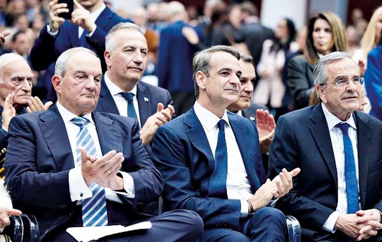 Νέα Δημοκρατία: Και οι τρεις μαζί