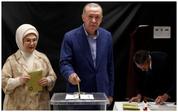 Τουρκικές εκλογές: Μεγάλος νικητής ο Ερντογάν με 52% - «Μέχρι τον θάνατο μαζί»