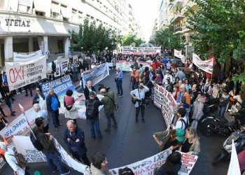 Το ΚΚΕ στηρίζει τα δικαιώματα των νοσηλευτών έμπρακτα και όχι με «γλυκανάλατες συμπάθειες»