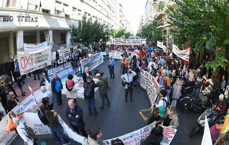 Το ΚΚΕ στηρίζει τα δικαιώματα των νοσηλευτών έμπρακτα και όχι με «γλυκανάλατες συμπάθειες»