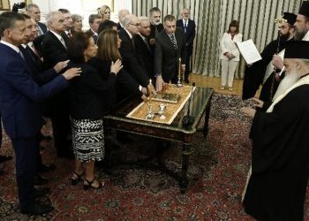 Ορκίστηκε η υπηρεσιακή κυβέρνηση
