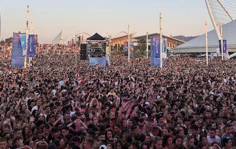 Ρίψη δακρυγόνου από το κοινό (!) παραλίγο να μετατρέψει σε τραγωδία νεανικό φεστιβάλ στο ΟΑΚΑ