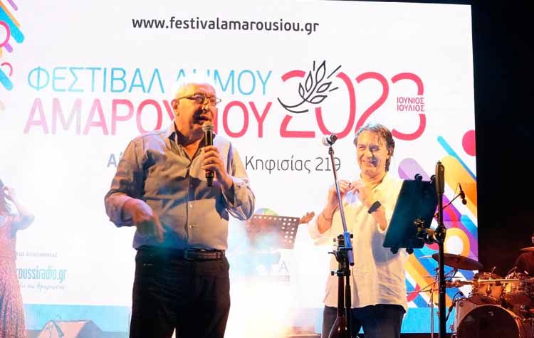 Έναρξη του Φεστιβάλ Δήμου με Γιάννη Κότσιρα στο κατάμεστο Αίθριο Θέατρο