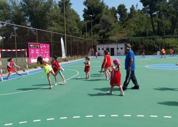 Δράση BeActive: Περισσότερα από 60 παιδιά γνώρισαν το χάντμπολ