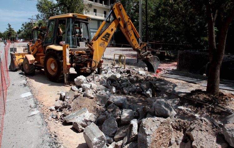 Αδριάνειο: Έπιασαν δουλειά οι μπουλντόζες για τα έργα ανάπλασης