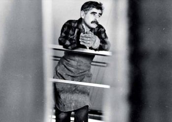 Φιλόλαος Τλούπας: Ένα παιδί κοιτάει τα αγάλματα…