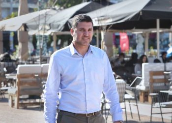 Γ. Μυλωνάκης: «Η παλιά νοοτροπία μικρο-εξυπηρετήσεων διχάζει την πόλη»