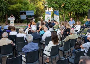 Με τους κατοίκους της 1ης γειτονιάς των Μελισσίων συζήτησε η Δ. Κεχαγιά