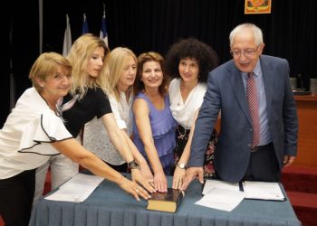 Δήμος Αμαρουσίου: Μονιμοποιήθηκαν και ορκίστηκαν οι 5 εργαζόμενες στη «Βοήθεια στο Σπίτι»