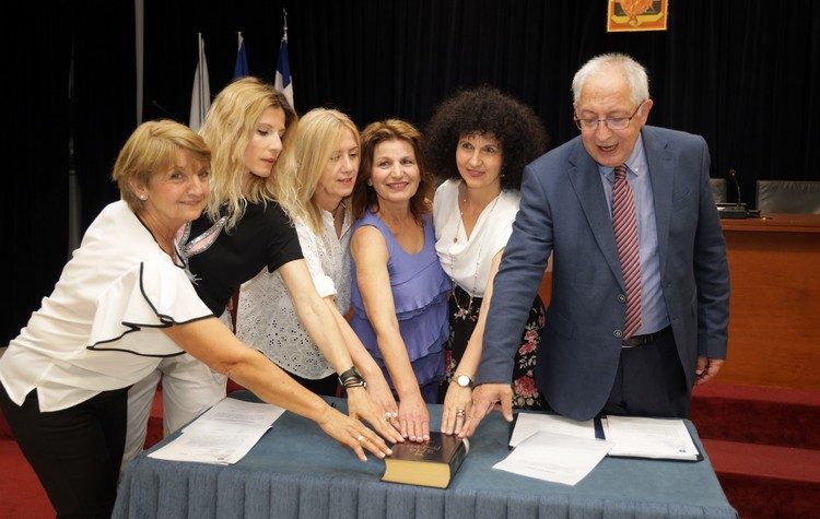 Δήμος Αμαρουσίου: Μονιμοποιήθηκαν και ορκίστηκαν οι 5 εργαζόμενες στη «Βοήθεια στο Σπίτι»