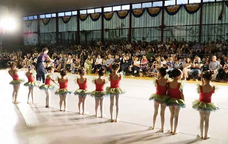Χορευτική παράσταση Τμημάτων Ρυθμικής - Μπαλέτου & Σύγχρονου στο κλειστό «Σπύρος Λούης»