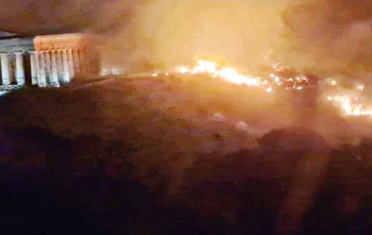 Παραδομένη στις φλόγες η Μεσόγειος