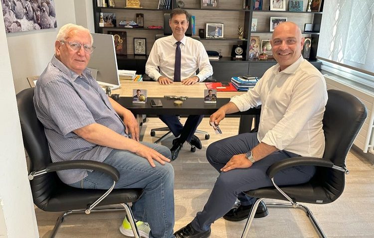 Στην «ατζέντα» του Π. Ιωάννου και του Χ. Θεοχάρη τα μέτρα για τη στήριξη των ευάλωτων οικονομικά πολιτών